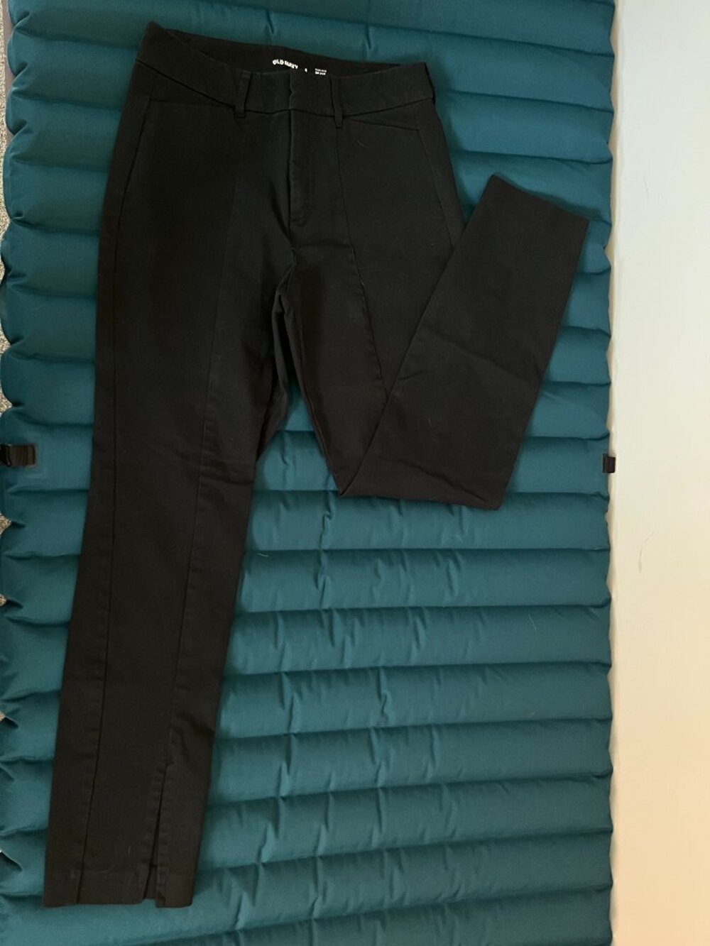 Old Navy Black High-Rise Pixie Split Hem Pants Size 8